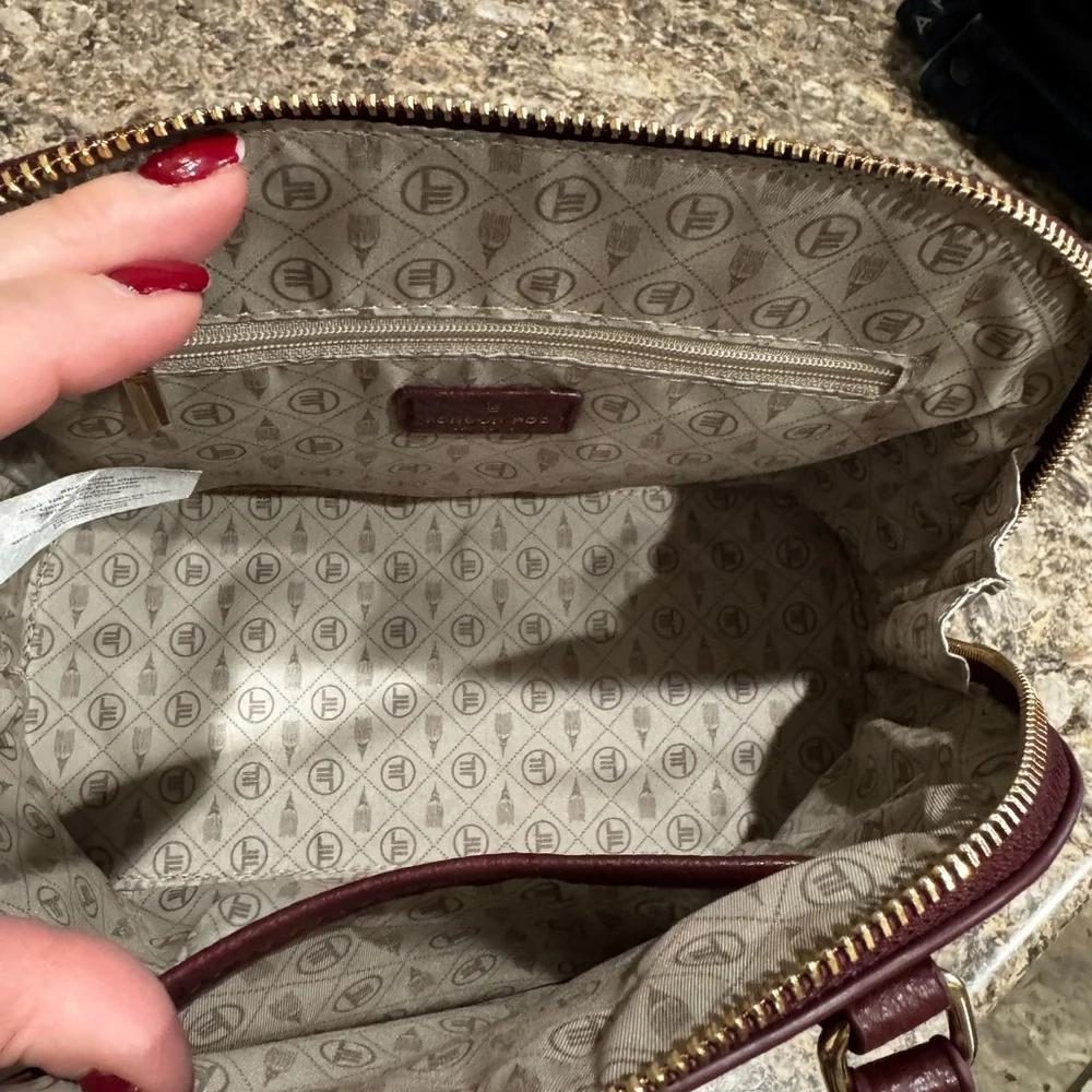 London Fog Burgundy Crossbody Bag - Picture 3 of 5